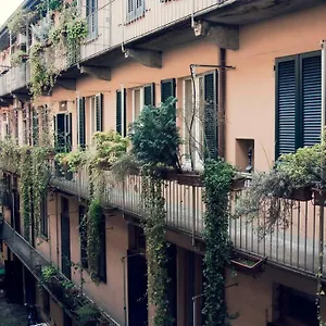 Design Studio Centro Storico Apartment Milan