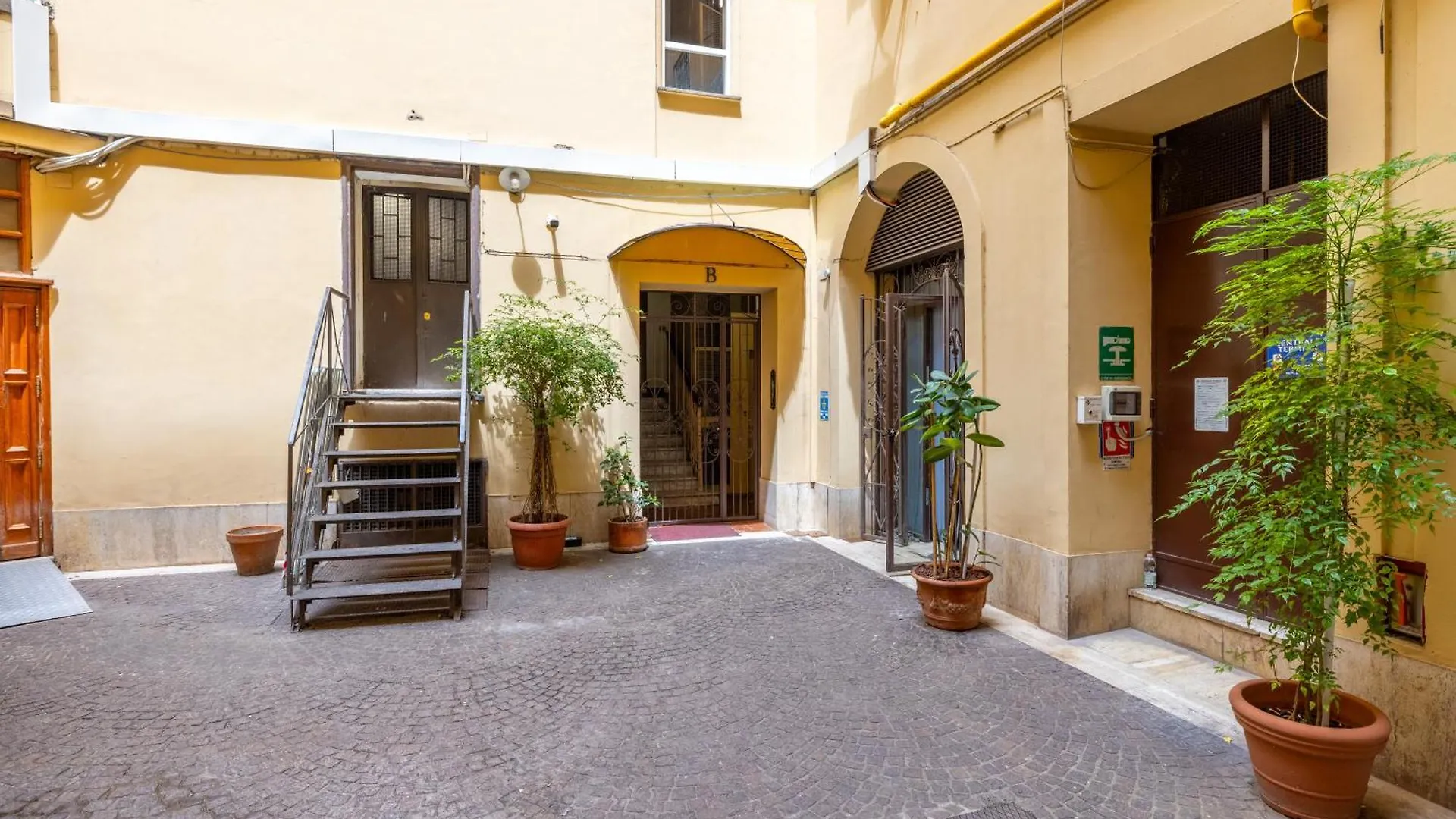 Kos Studio Colosseo Rome Italy